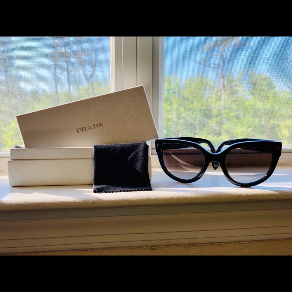 🌈AUTHENTIC🌈 Black PRADA Sunglasses in GC❗️